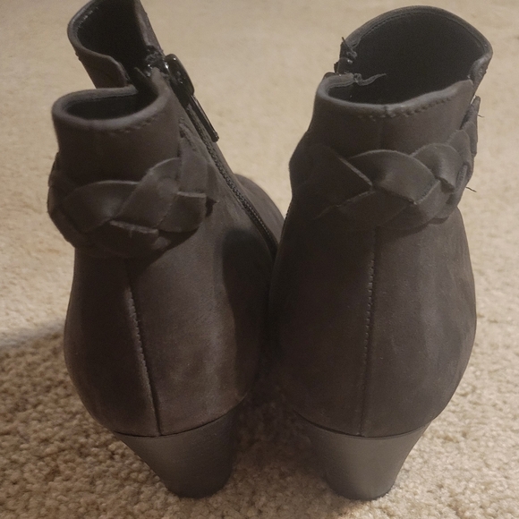 Gabor Black Ankle Boots Sleek Minimalist Design - Picture 3 of 3